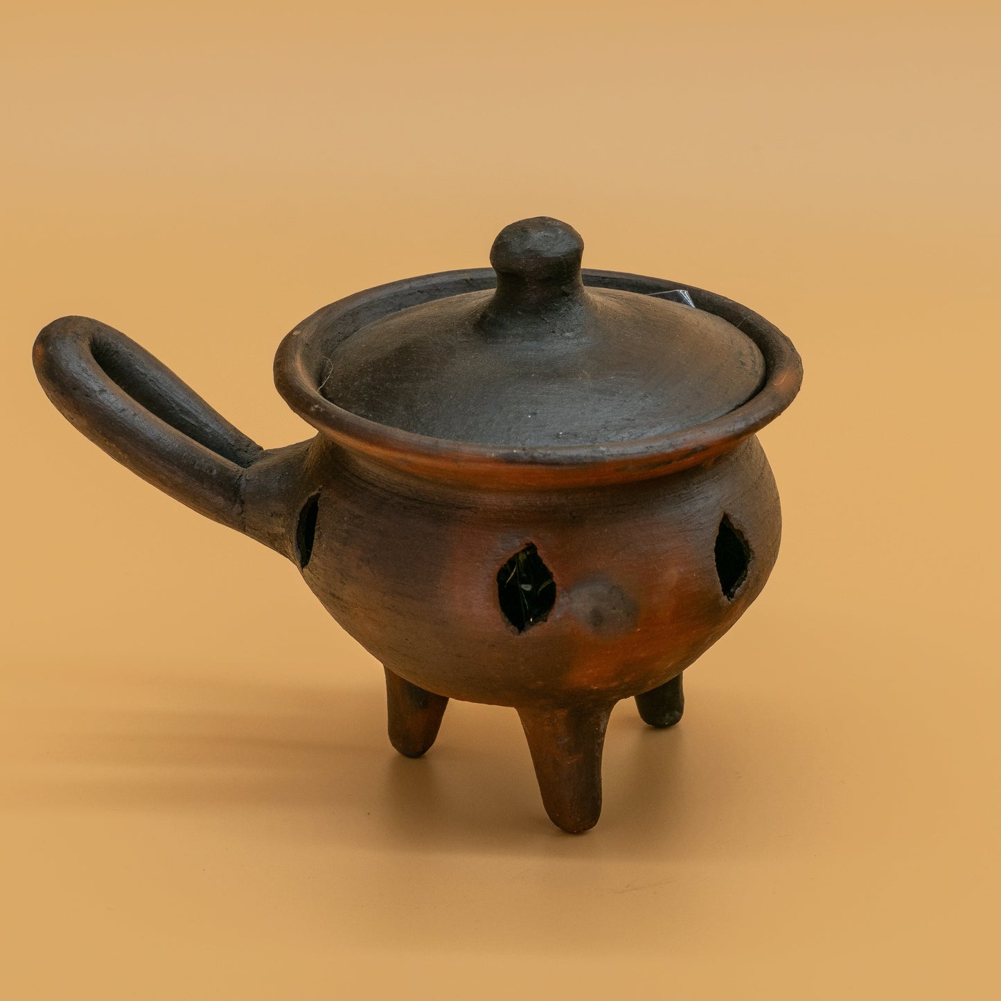 Olla de greda sahumerio