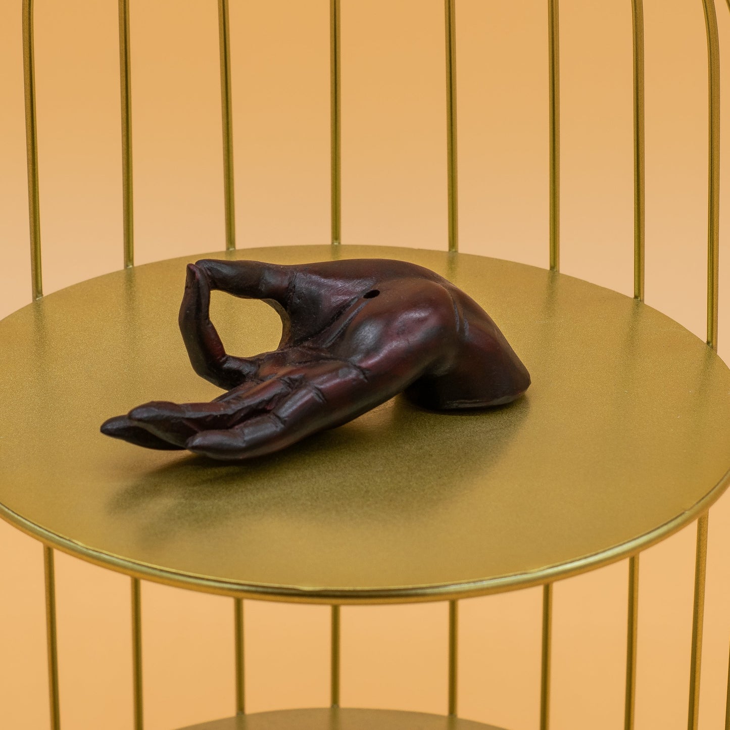 Mano de madera para inciensos